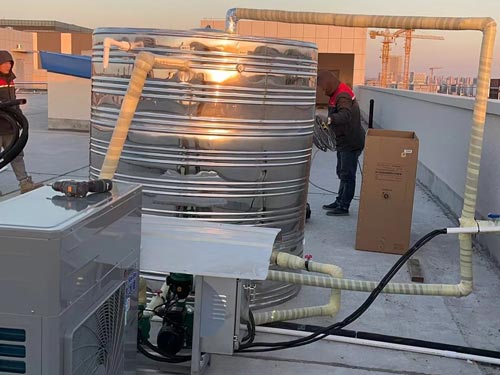 合肥啟灝醫(yī)療科技有限公司空氣熱水器安裝現(xiàn)場(chǎng)