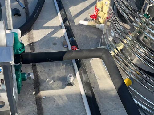 合肥啟灝醫(yī)療科技有限公司空氣熱水器安裝現(xiàn)場(chǎng)